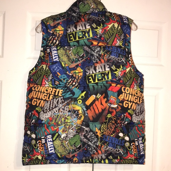 Boy’s Reversible Nike Vest - Picture 10 of 11